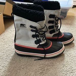 Sorel snow boots white